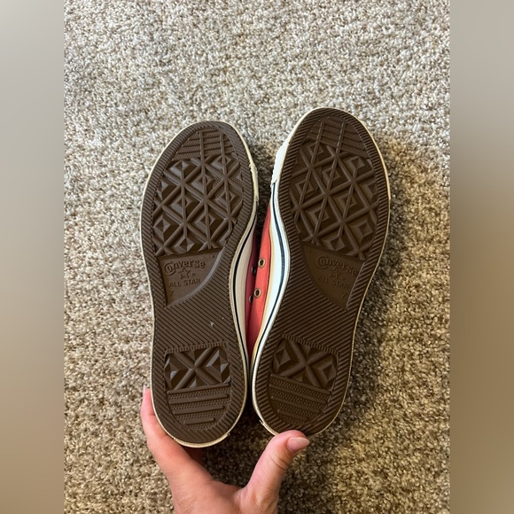 Pink Low-Top Converse - Picture 3 of 4